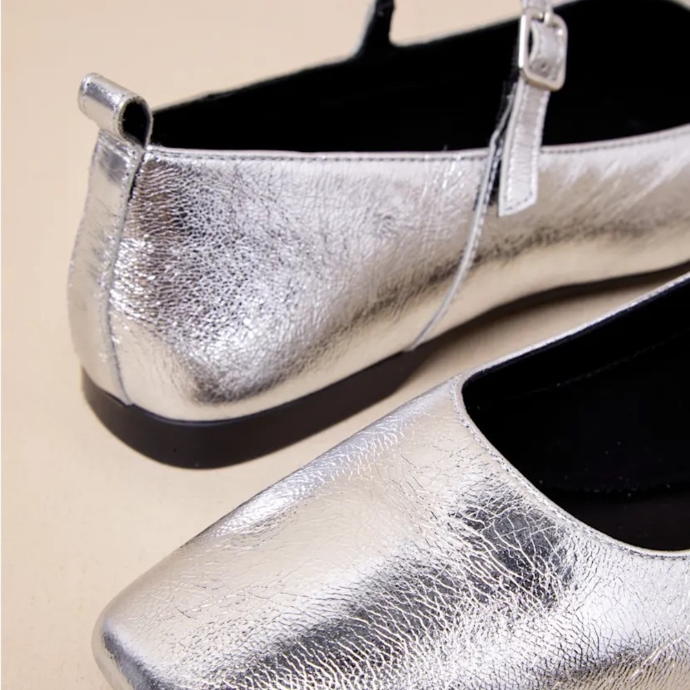 NWT Vagabond Delia Mary Jane Flats in Silver - Picture 5 of 8